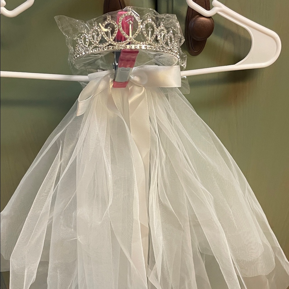 Girls fingertip veil